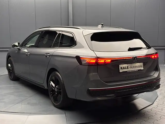 Volkswagen Passat view 3