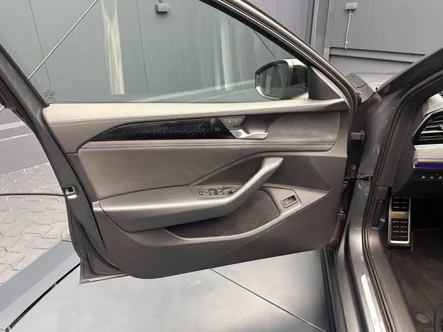 Volkswagen Passat view 13