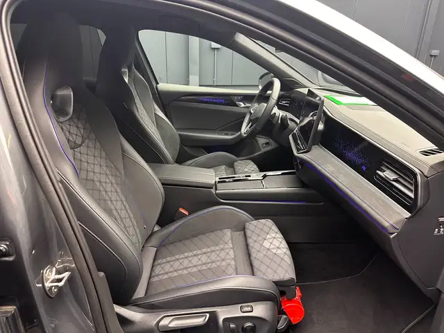 Volkswagen Passat view 10