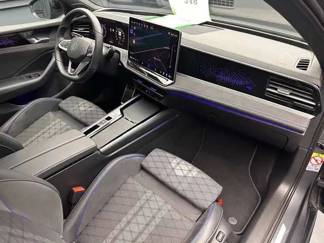 Volkswagen Passat view 11