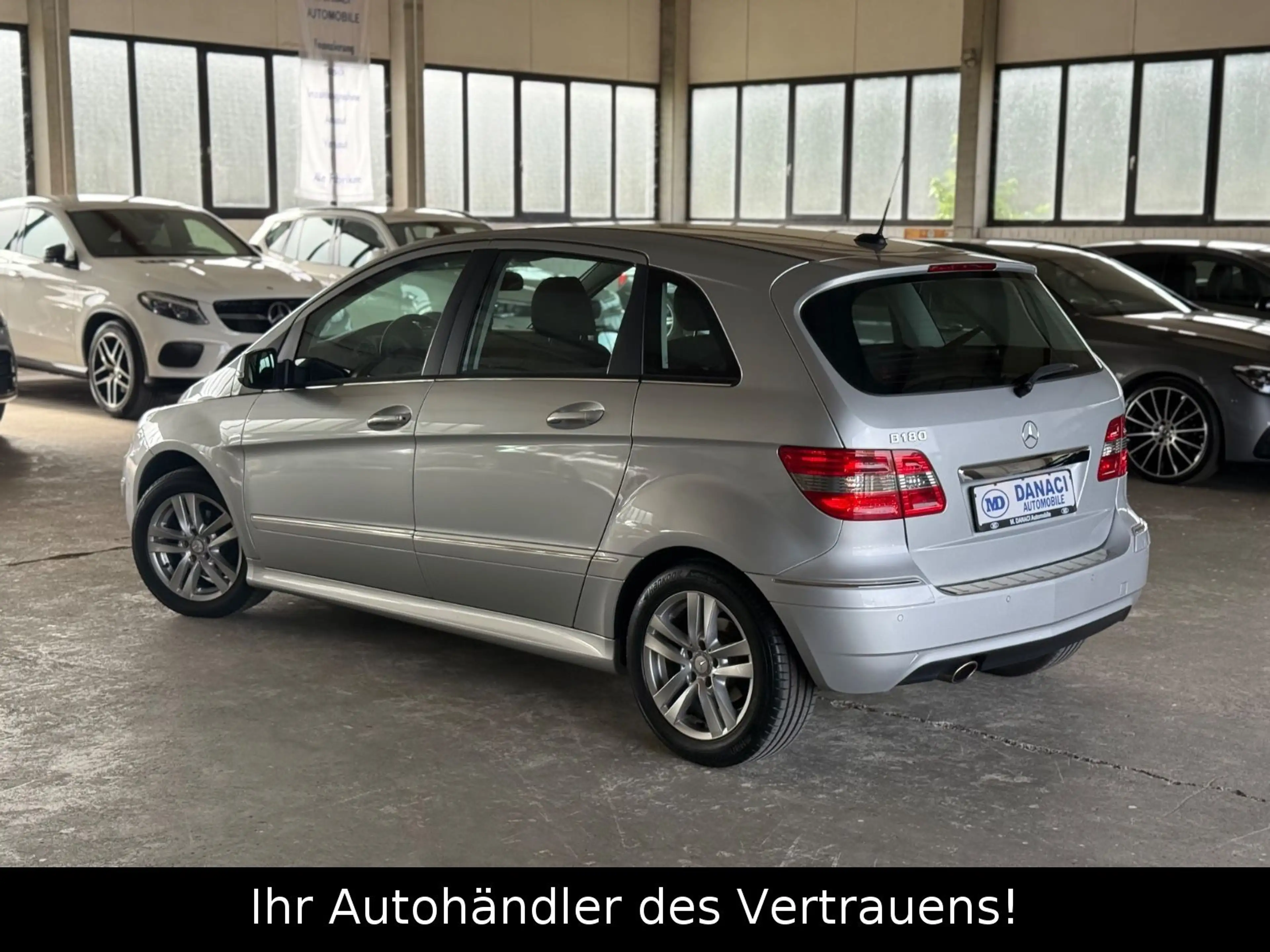 Mercedes-Benz B 180 B -Klasse*PDC*SHZ*AUTOMATIK*8-Fach Bereift — photo 4