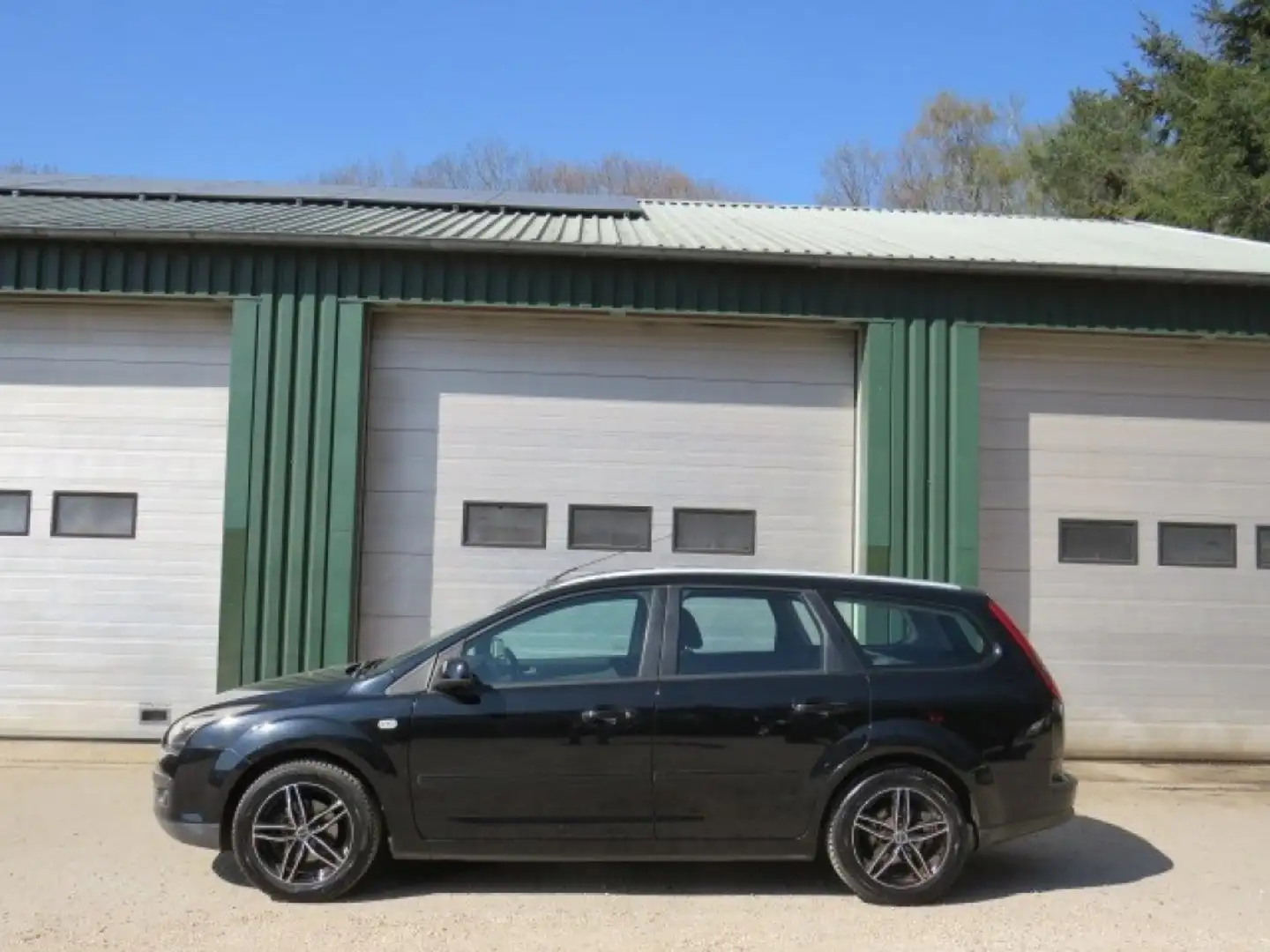 Ford Focus 1.8-16V Ambiente Flexifuel Zwart - 1