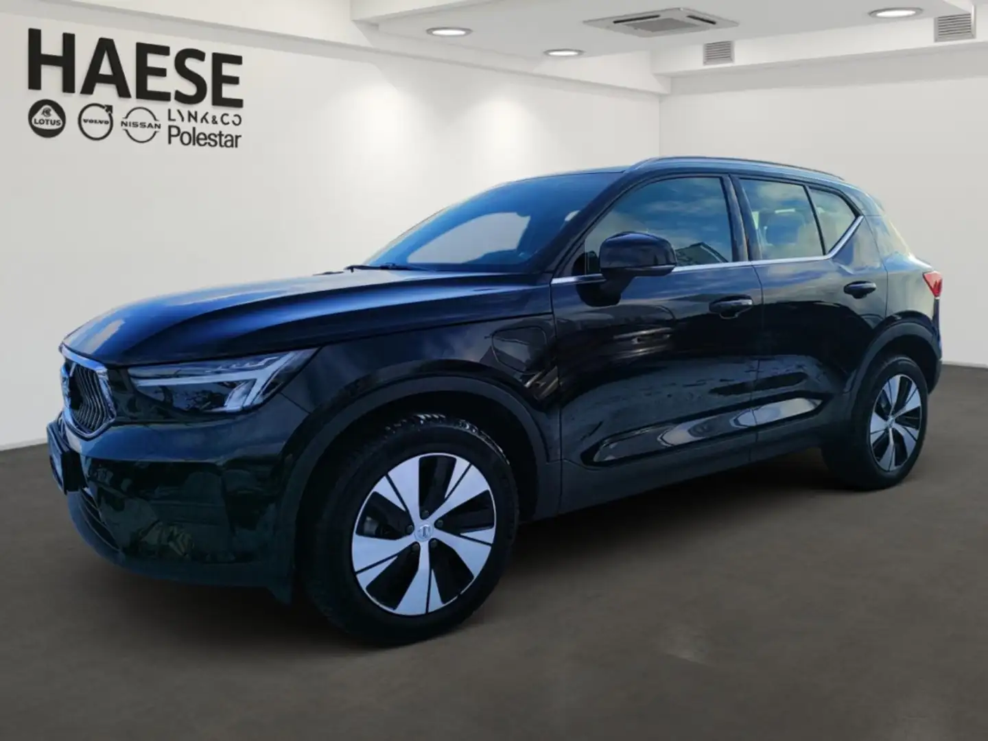 Volvo XC40 T4 Plus Bright Recharge Plug-In Hybrid Lenkradheiz Schwarz - 1
