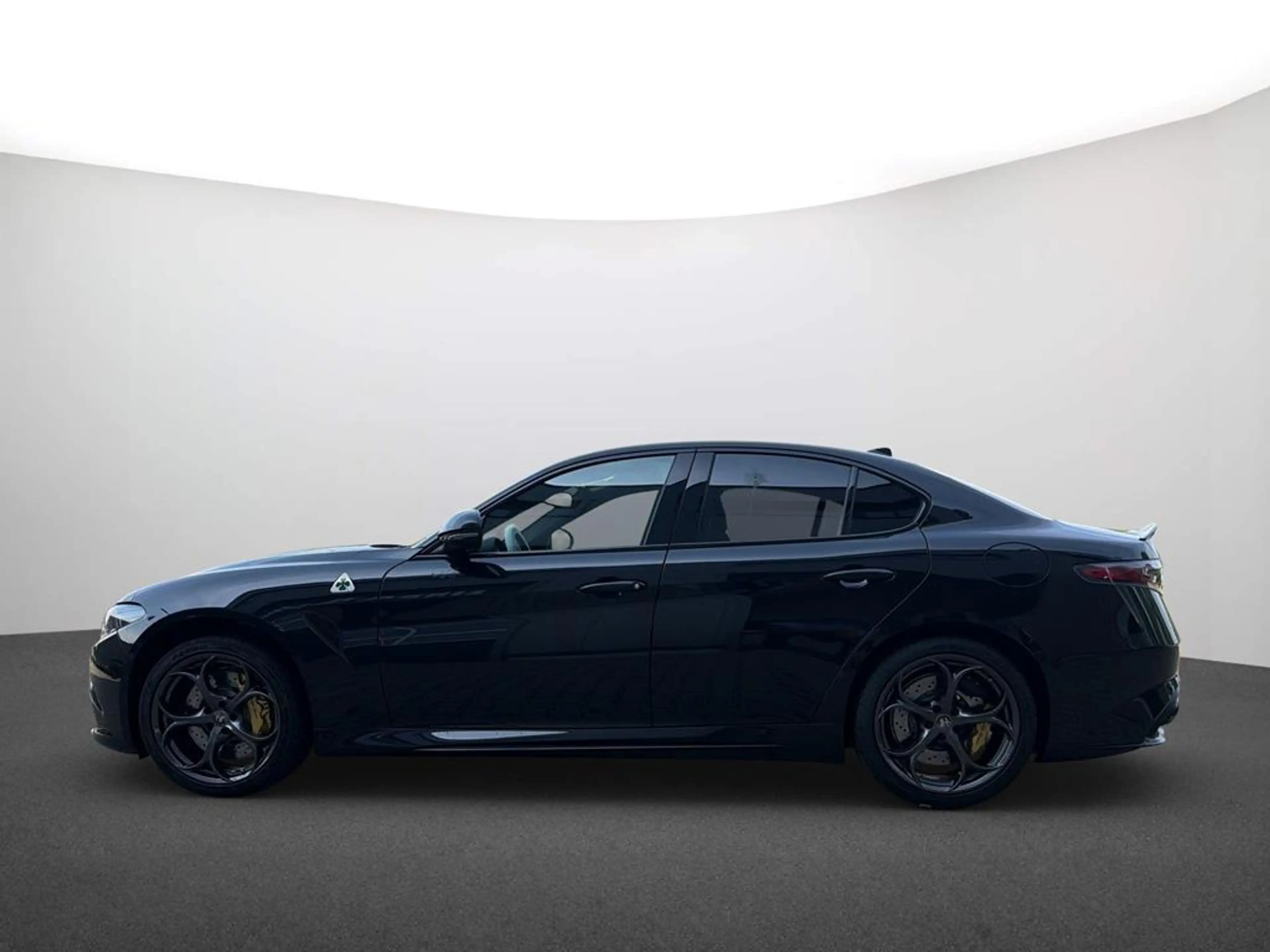 Alfa Romeo Giulia Quadrifoglio Oro Sondermodell Akrapovic — photo 5