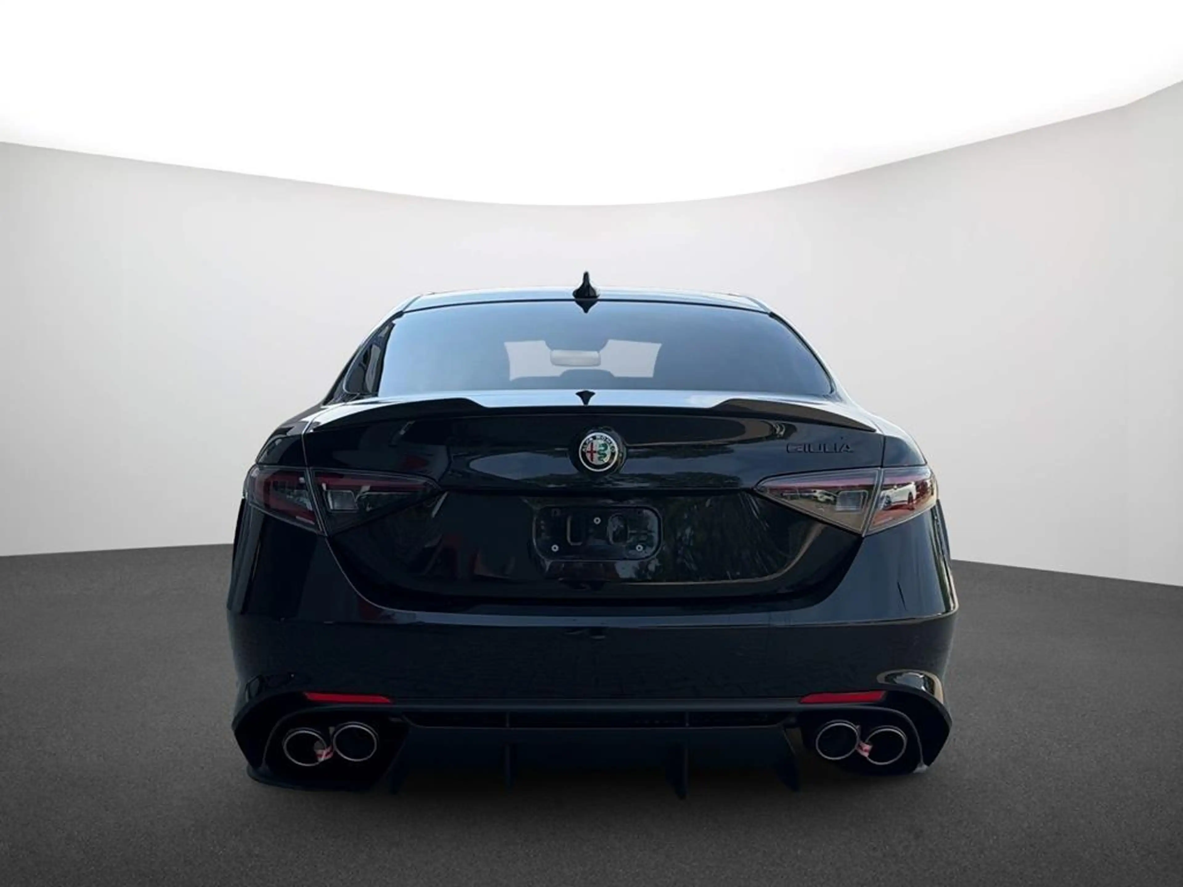 Alfa Romeo Giulia Quadrifoglio Oro Sondermodell Akrapovic — photo 4