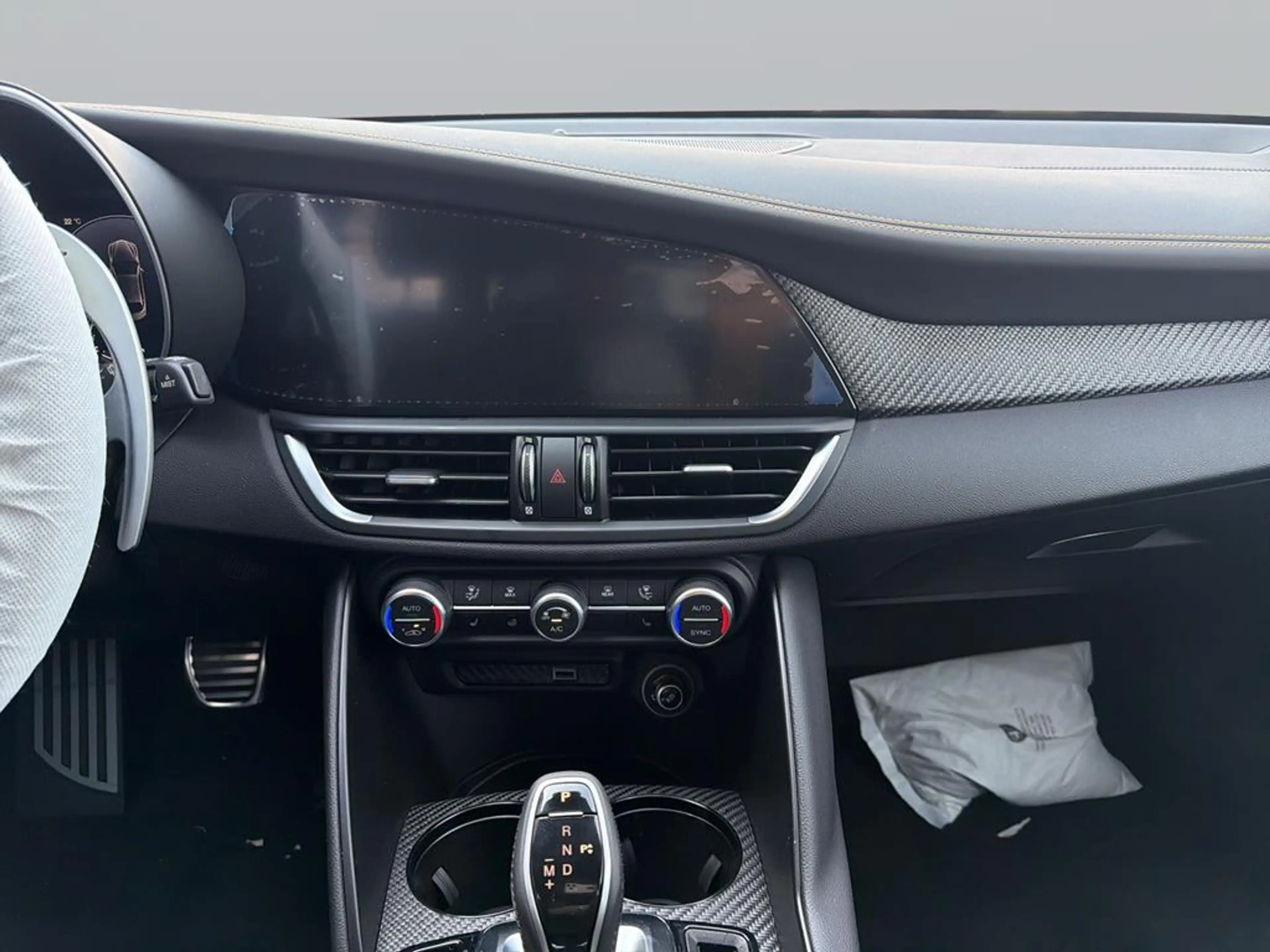 Alfa Romeo Giulia Quadrifoglio Oro Sondermodell Akrapovic — photo 14