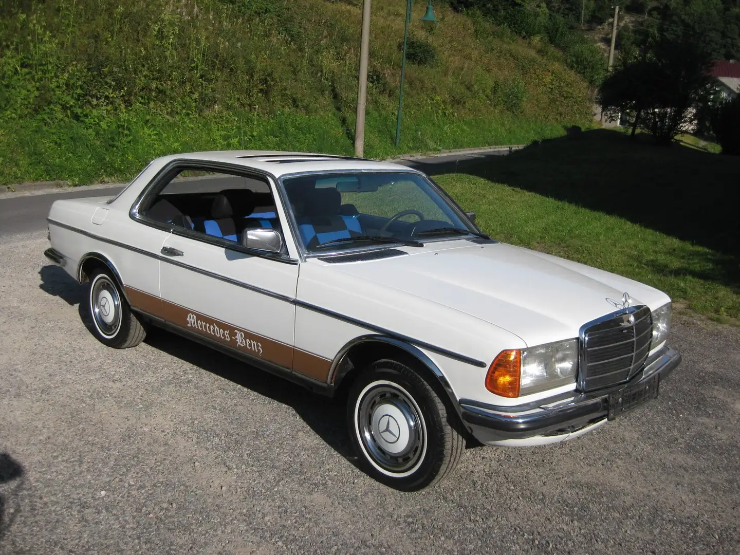 Mercedes-Benz 230 230CE**H-Zul.**SSD-elekt.**Schalter**Sitzh.** Weiß - 1