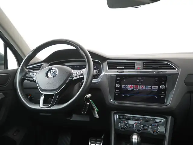 Volkswagen Tiguan view 6