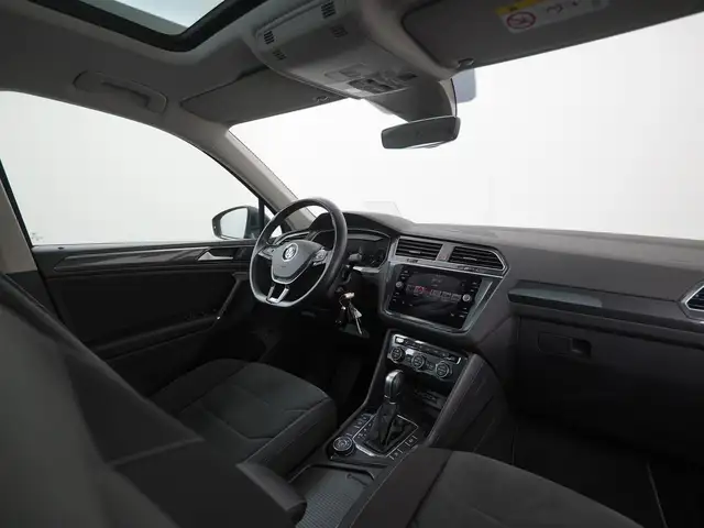 Volkswagen Tiguan view 2