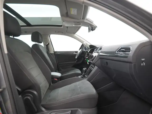 Volkswagen Tiguan view 3