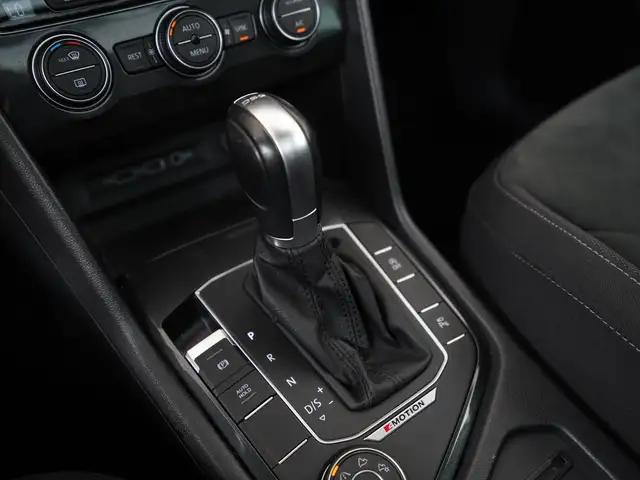 Volkswagen Tiguan view 11