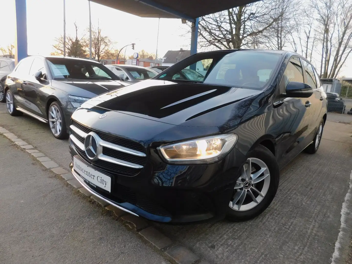 Mercedes-Benz B 200 d Automatik 8G Navie Leder PDC 1 Hand Negro - 1