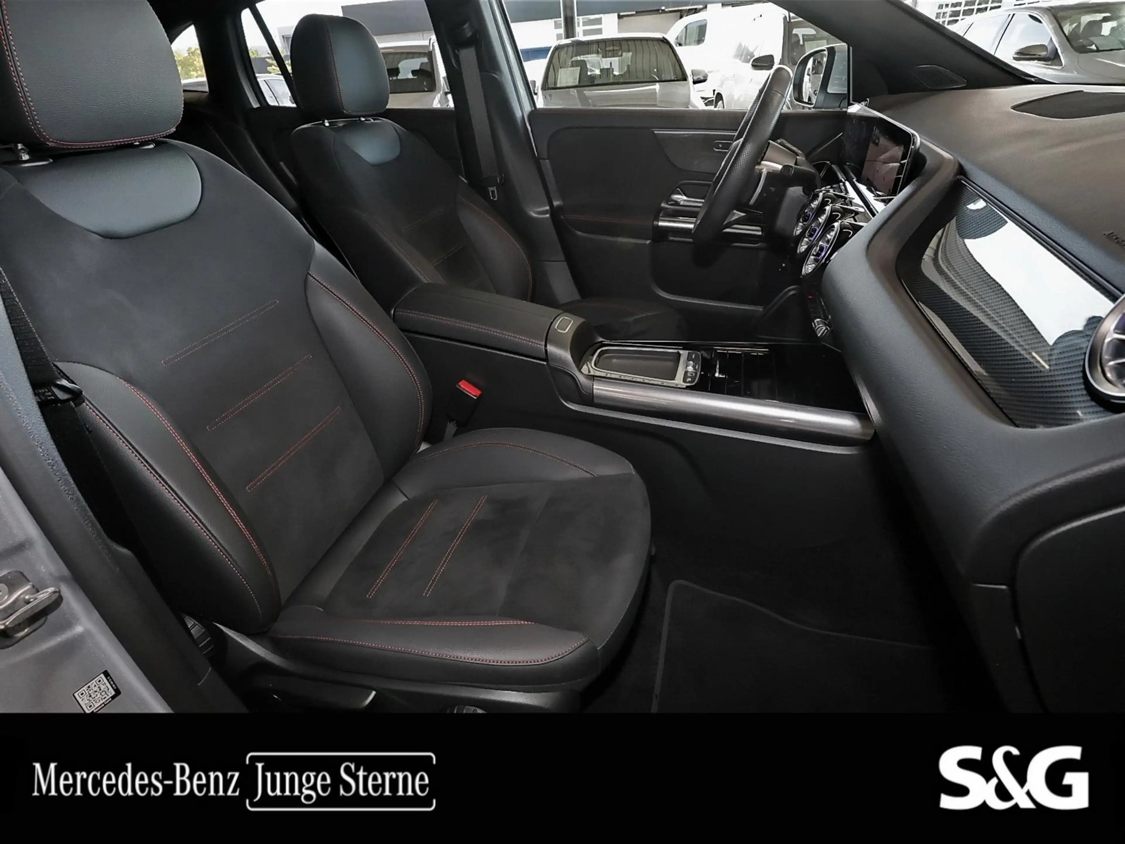 Mercedes-Benz GLA 180 Edition AMG DISTRO+TOTWINKEL+360°+LED+19 — photo 7