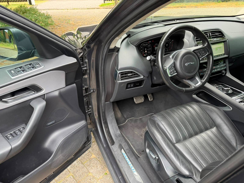 Jaguar F-Pace F-Pace 2.0 T AWD Portfolio (EU6.2) — photo 10