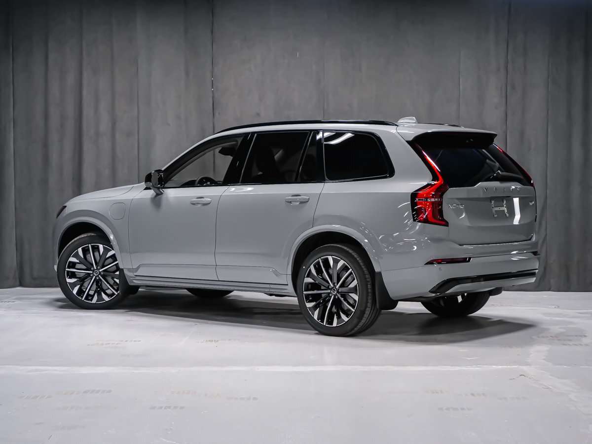 2026 Volvo XC90 Ultra 7-Seater (Dark Theme) alt 4