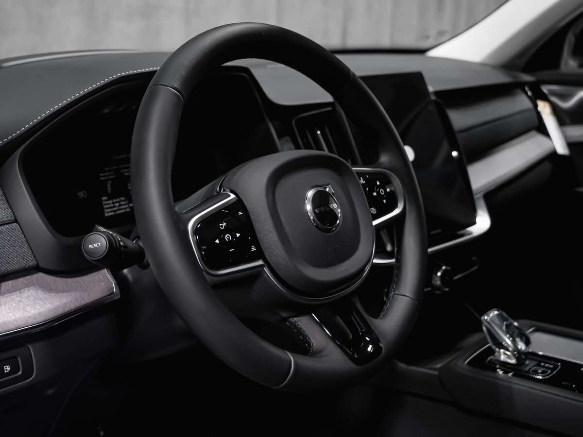 2026 Volvo XC90 Ultra 7-Seater (Dark Theme) thumb 8