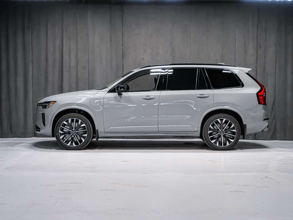 2026 Volvo XC90 Ultra 7-Seater (Dark Theme) alt 3