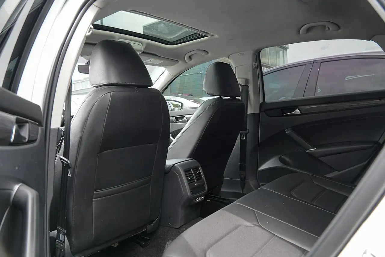 Volkswagen Passat photo Volkswagen Passat
