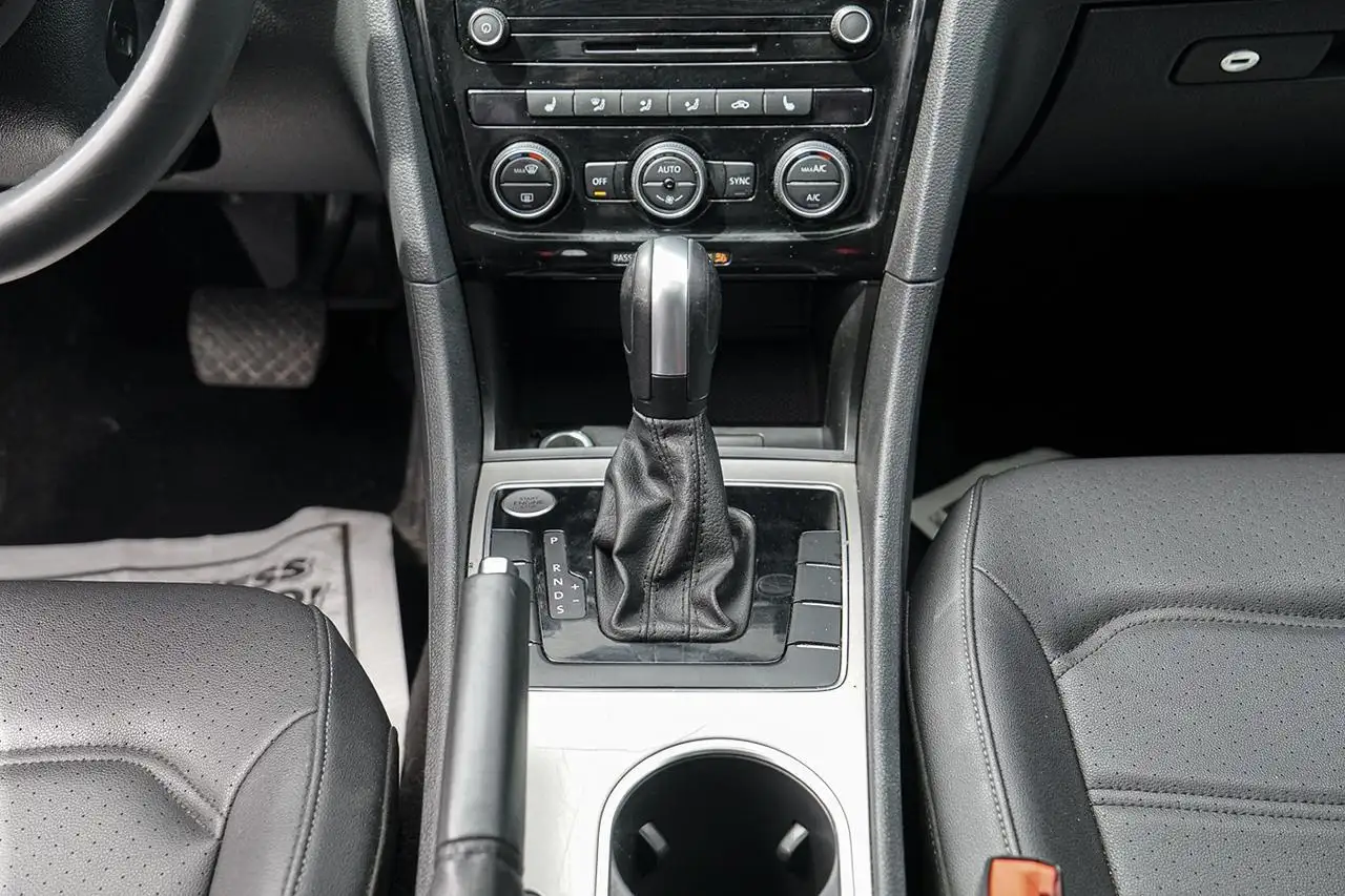 Volkswagen Passat photo Volkswagen Passat