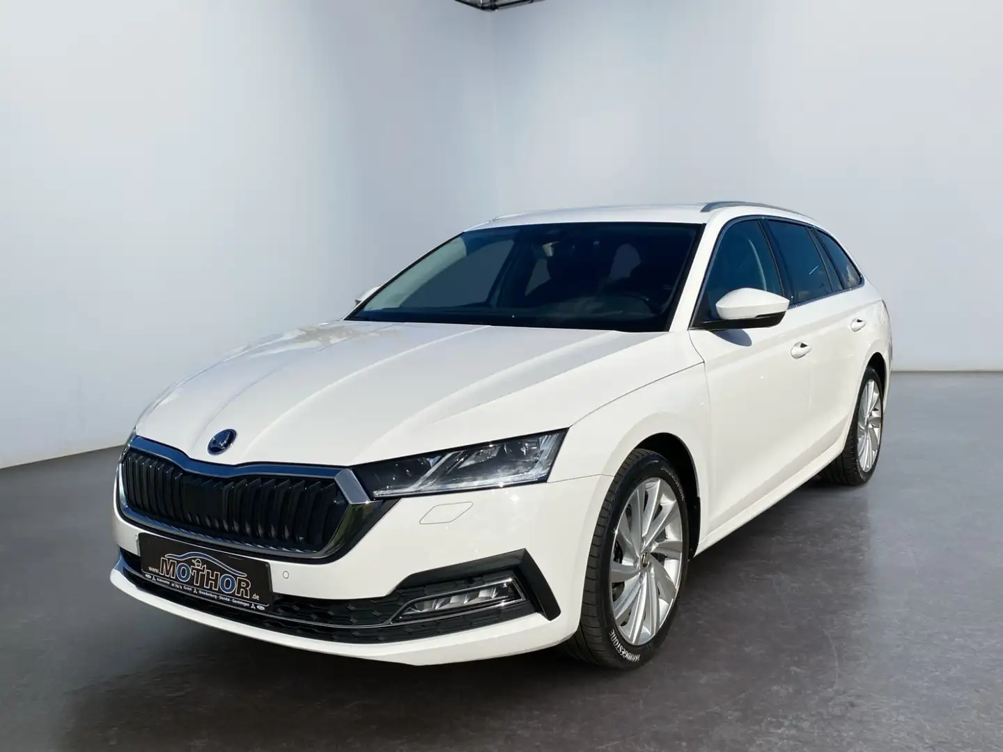 Skoda Octavia Combi Style 2.0 TDI DSG ACC LED NAV SHZ Wit - 2