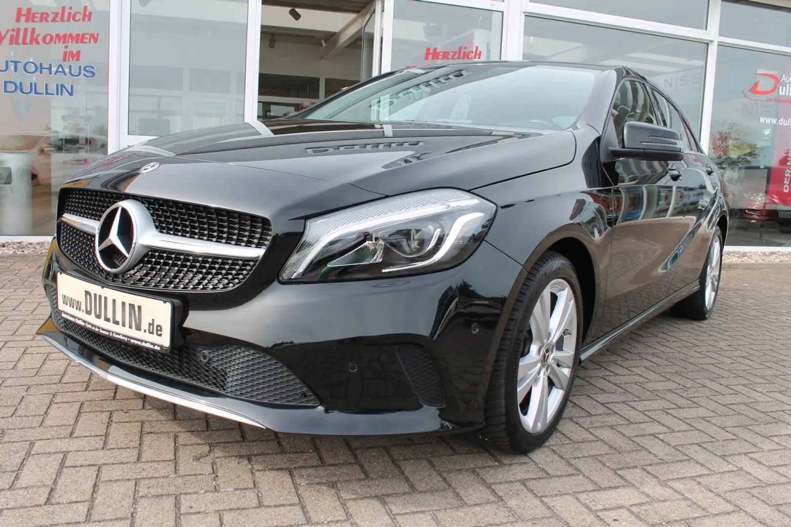 Mercedes-Benz A 180 Urban " Black Edition! " Rückfahrkamera Schwarz - 2