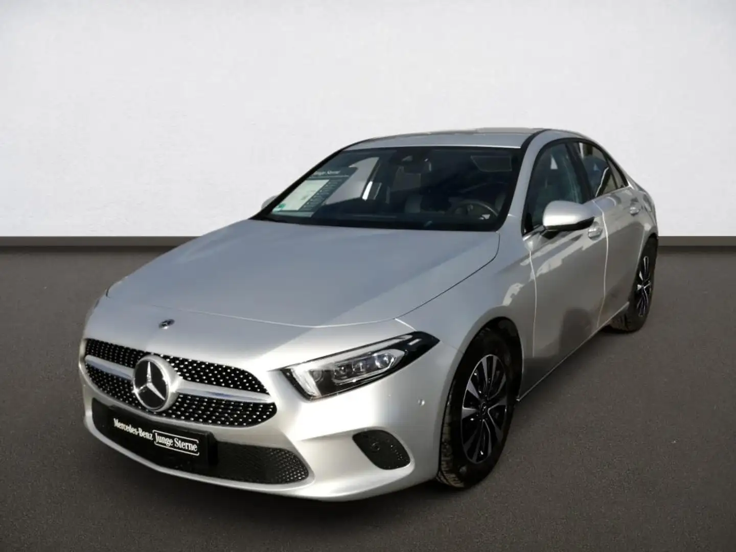 Mercedes-Benz A 180 d Limousine *Style*RKam*Mbeam*MBUX*Ambi*8G Silber - 2