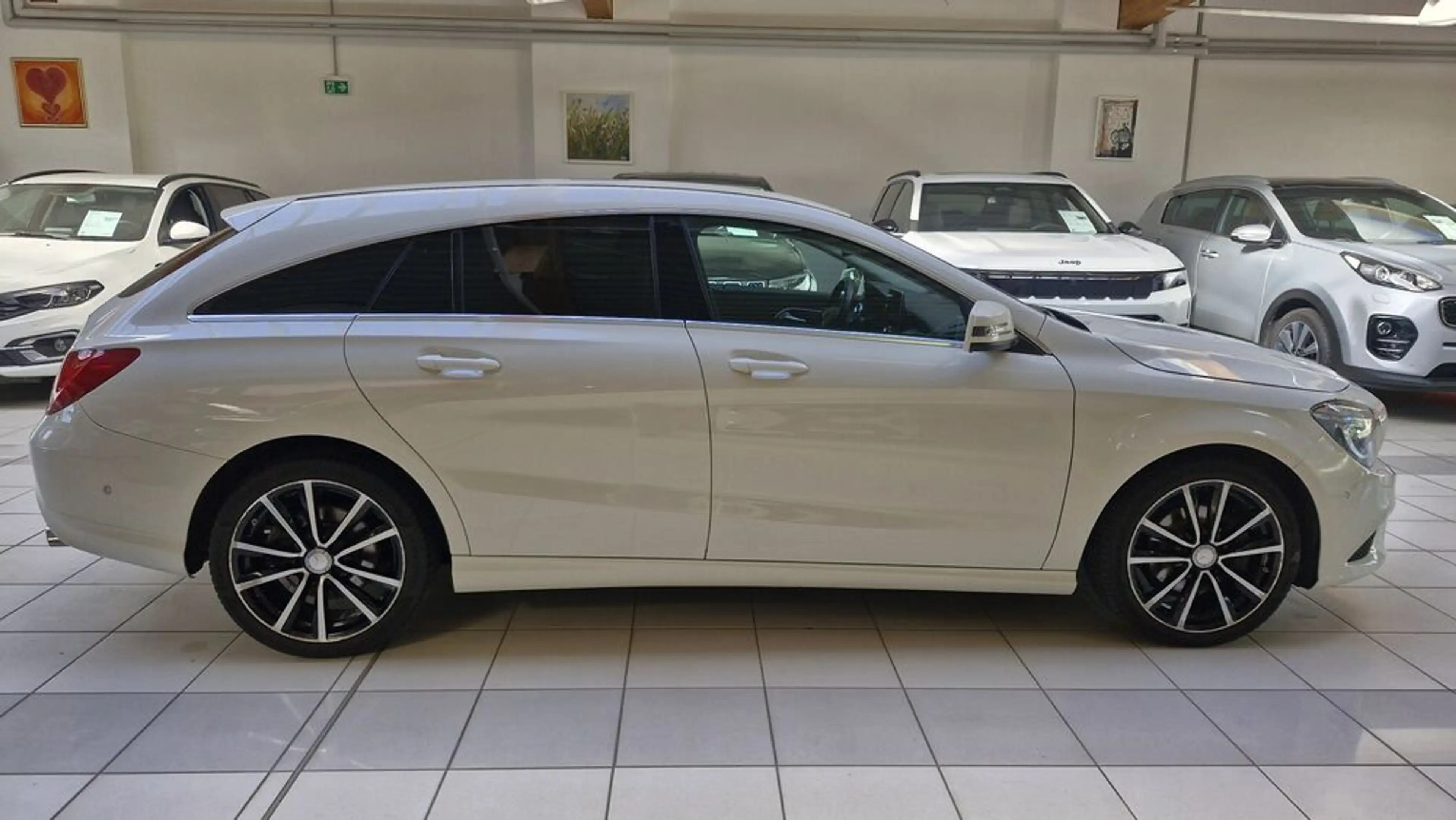 Mercedes-Benz CLA 180 Shooting Brake Automatik — photo 4