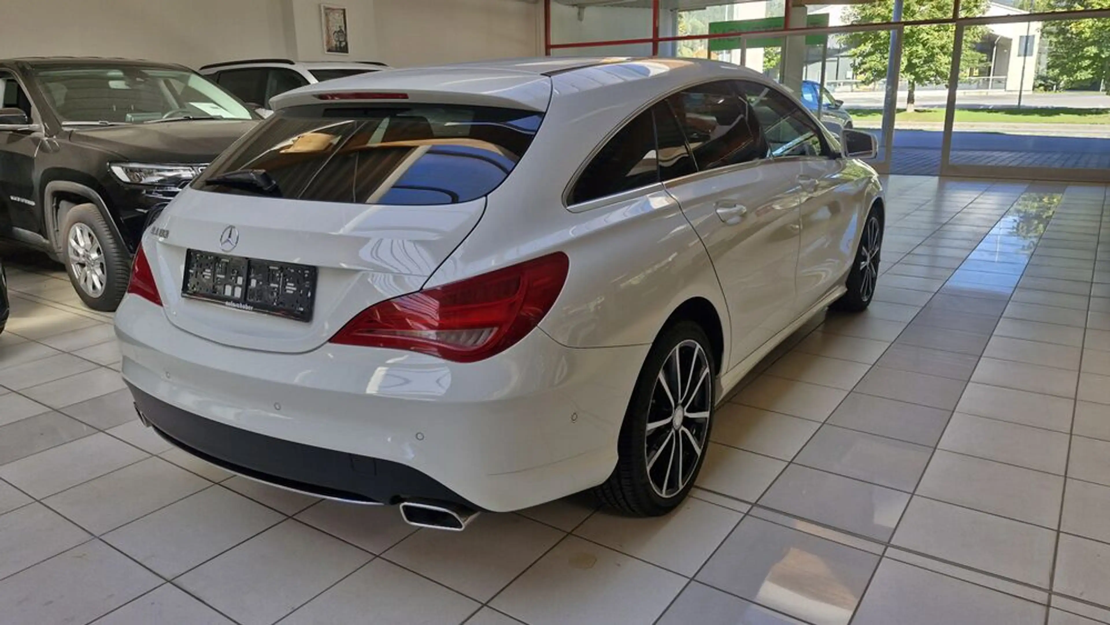 Mercedes-Benz CLA 180 Shooting Brake Automatik — photo 5