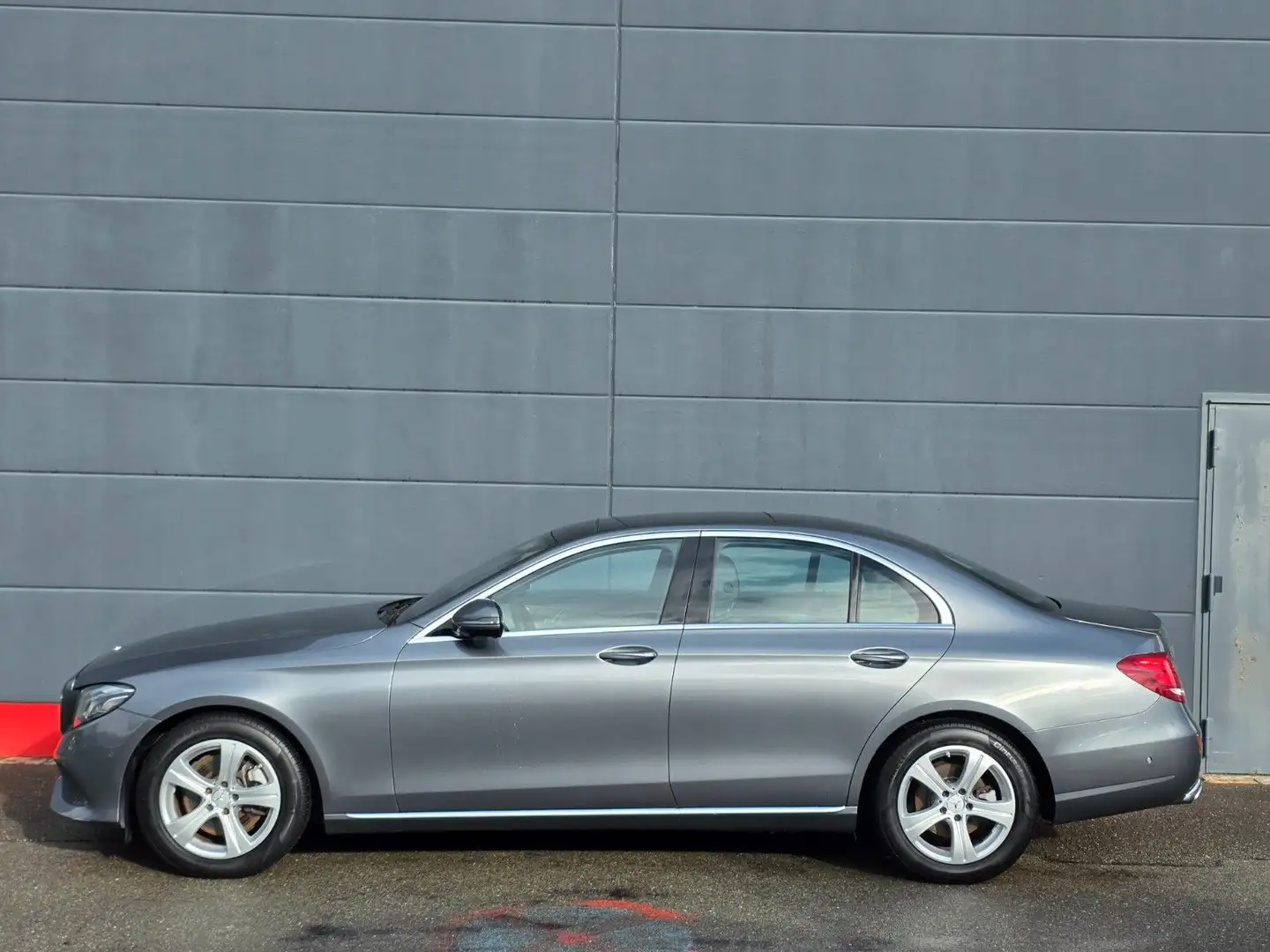 Mercedes-Benz E 220 d 4Matic *Burmester*Full*Pano*LED Gris - 2