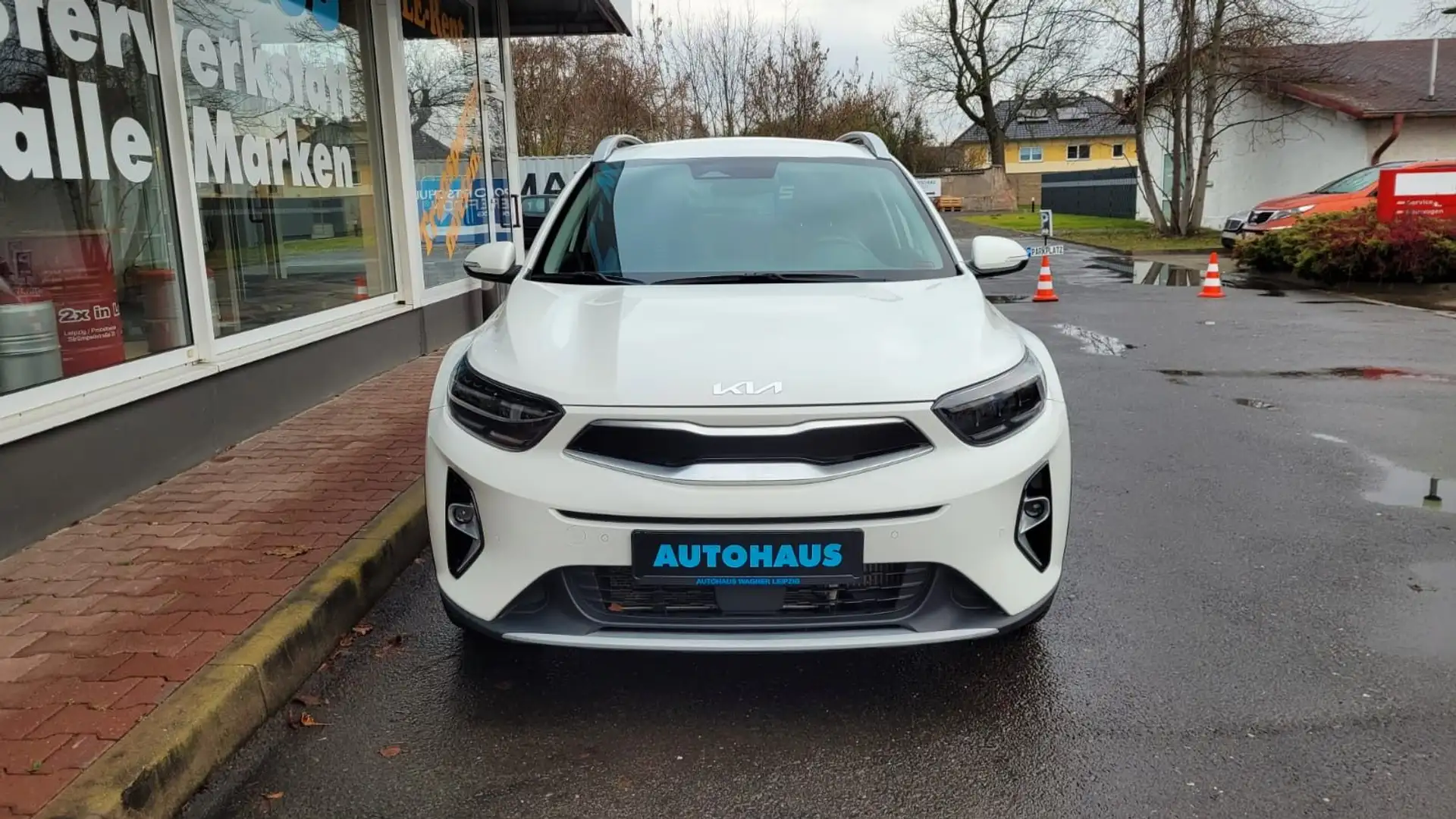 Kia Stonic 1,0 T-GDI DCT Spirit * Navi*SHZ*Kamera Weiß - 2