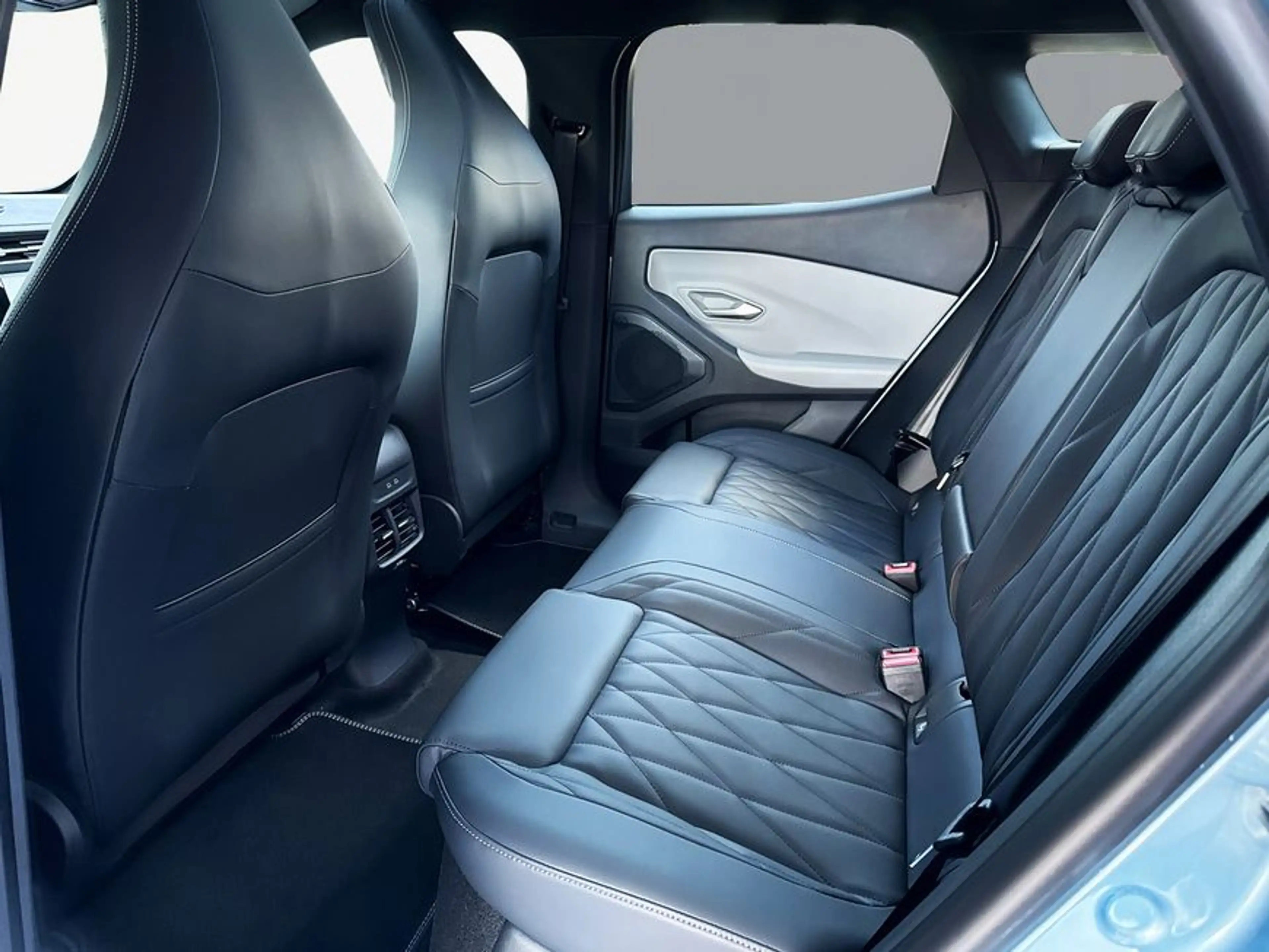 Ford Explorer Elektromotor mit Extended Range RWD 77kWh — photo 8