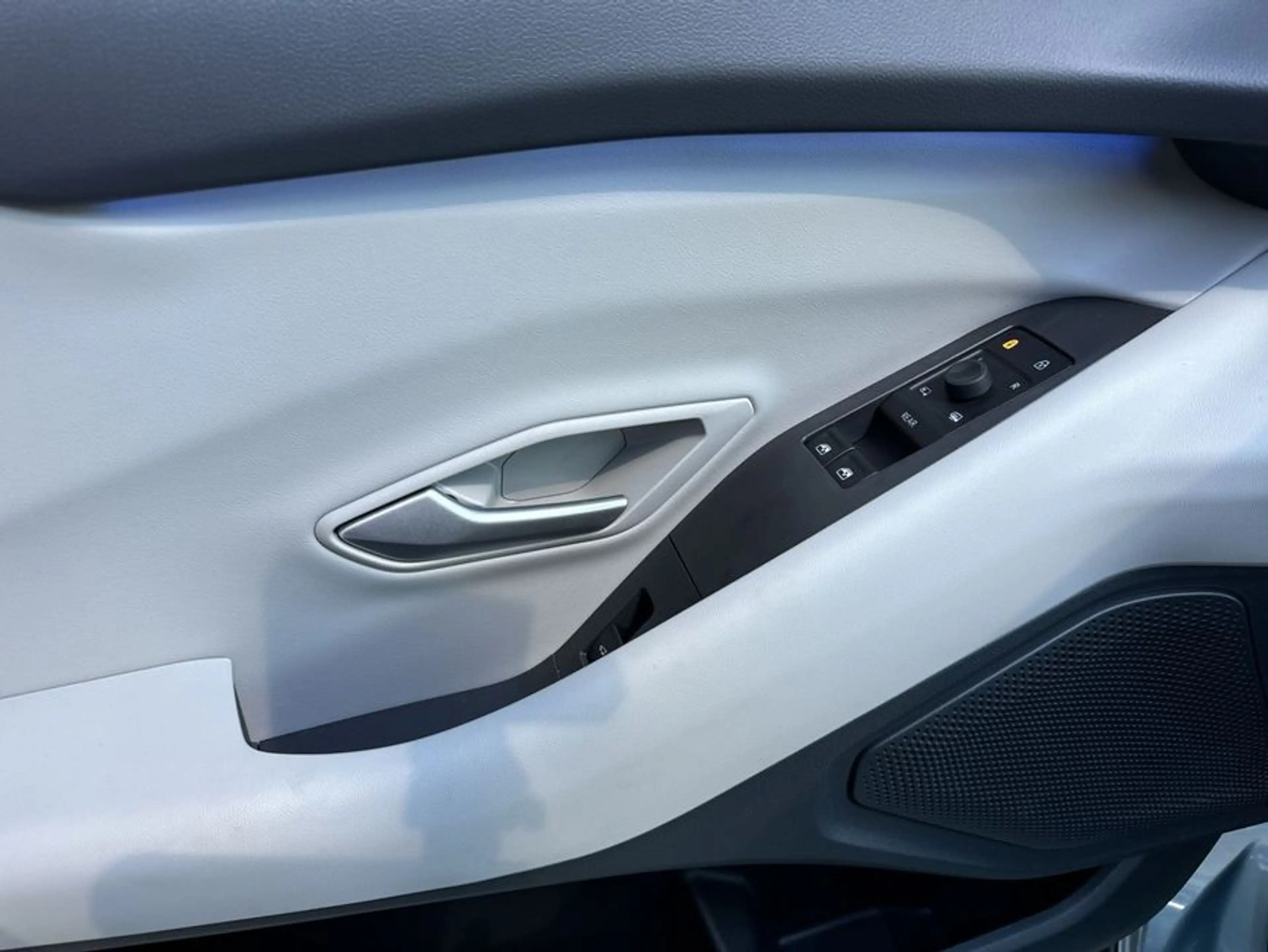 Ford Explorer Elektromotor mit Extended Range RWD 77kWh — photo 13