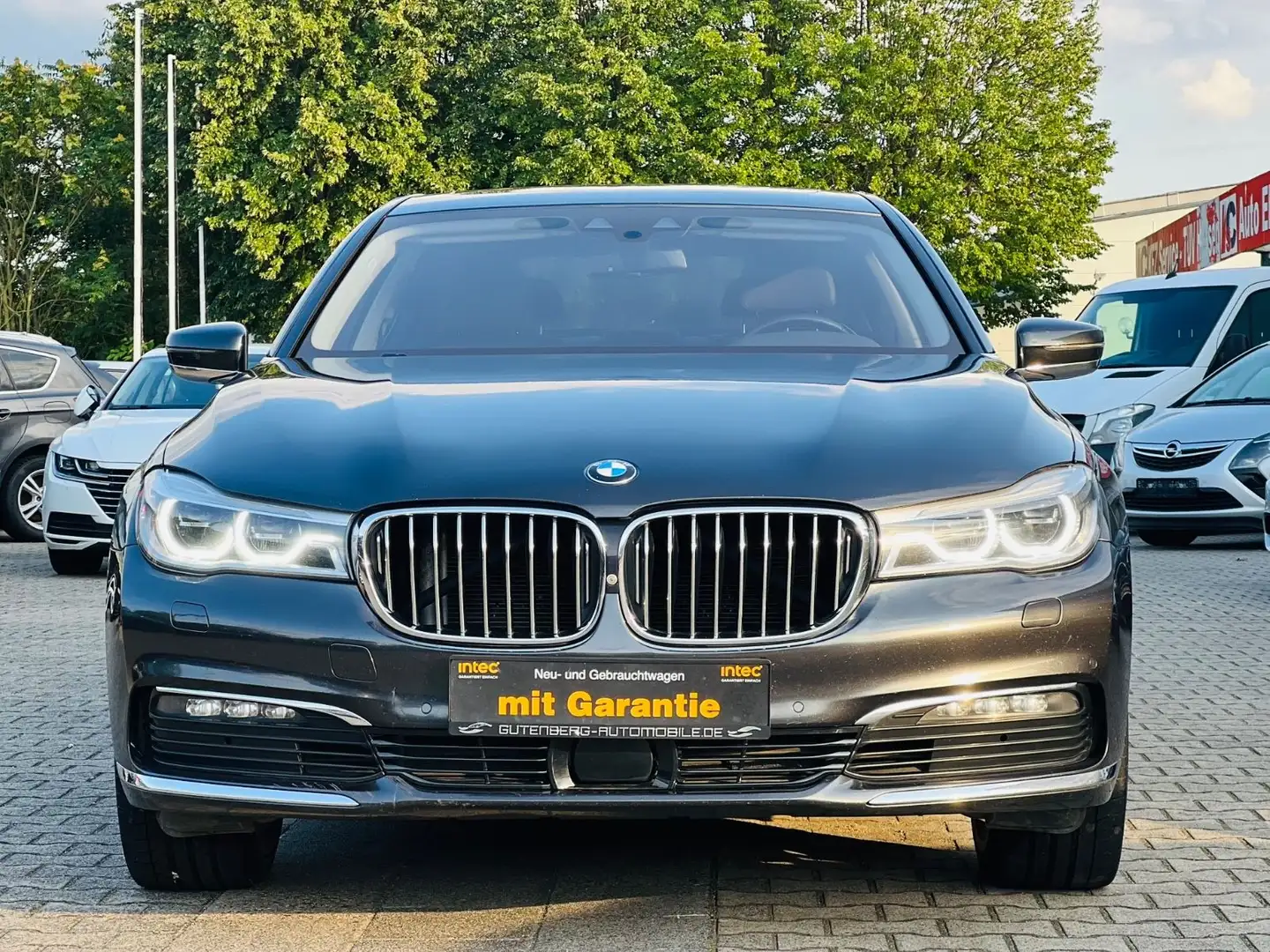 BMW 740 XDrive Schiebedach ACC Memory 360°Kamera Grey - 2