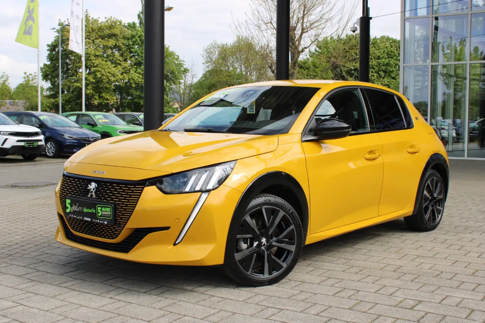 Peugeot e-208 208-e GT - 50 kWh inkl. Batteriezertifikat, Navi Gelb - 2