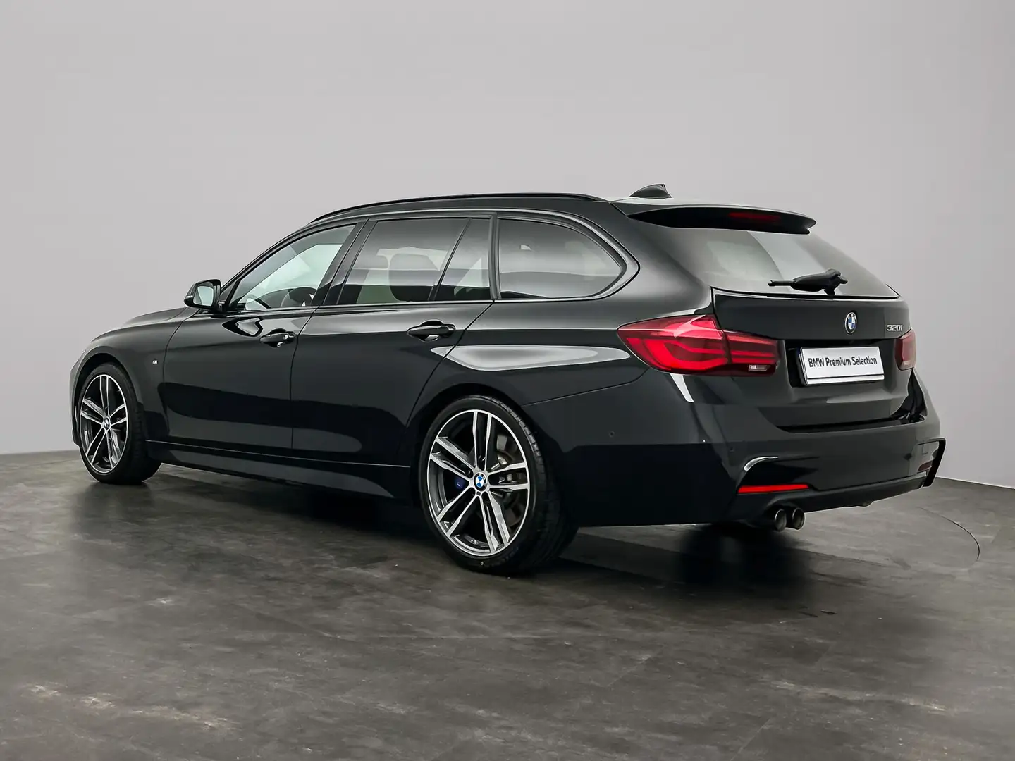 BMW 320 3-serie Touring 320i M Sport Edition | Automatisch Zwart - 2
