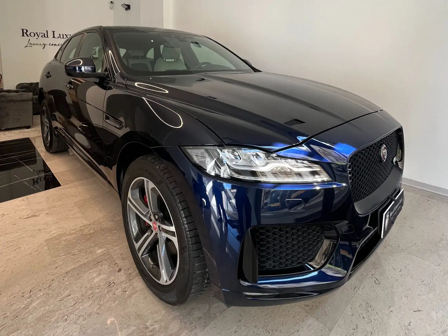 Jaguar F-Pace F-Pace 2015 3.0d tdV6 S awd 300cv auto my20 Blu/Azzurro - 1