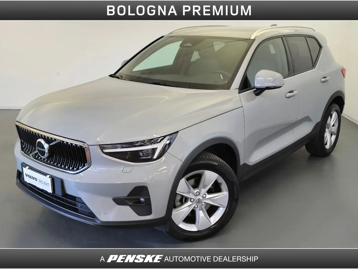 Volvo XC40 XC40 B3 automatico Core Gris - 1