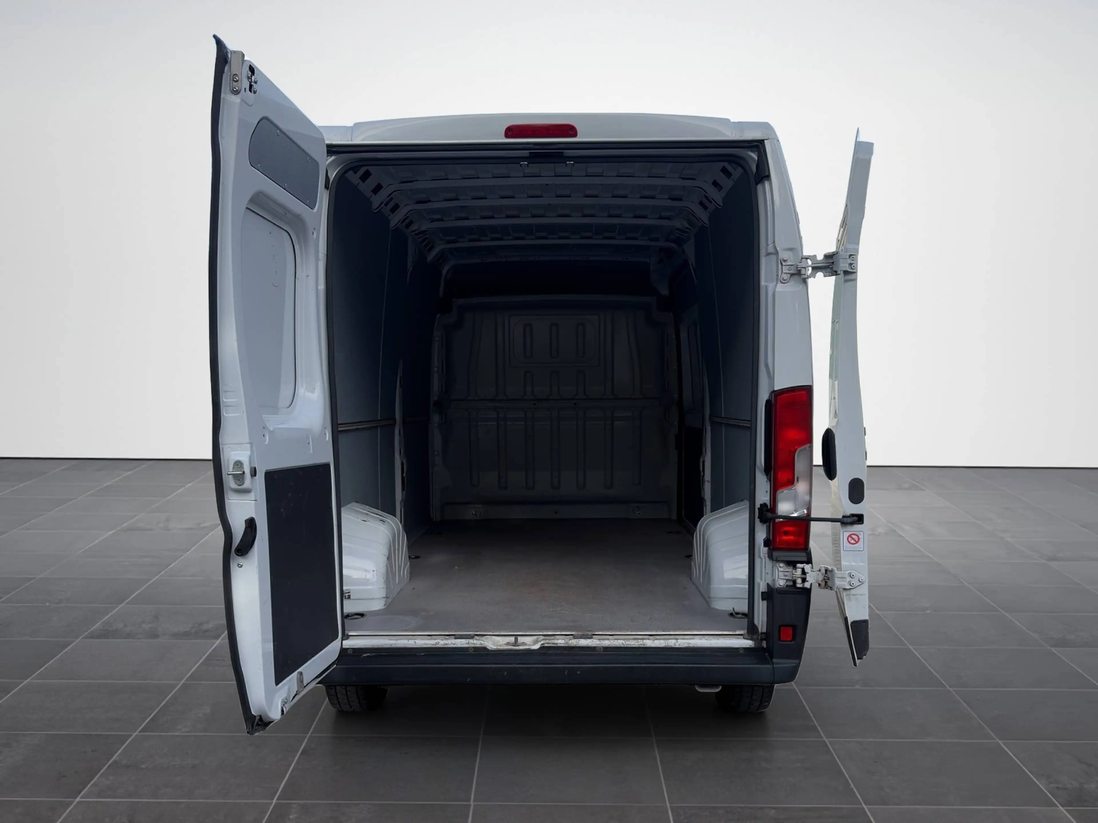 Citroen Jumper 33 L3H2 Club BlueHDi 140 Start — photo 12