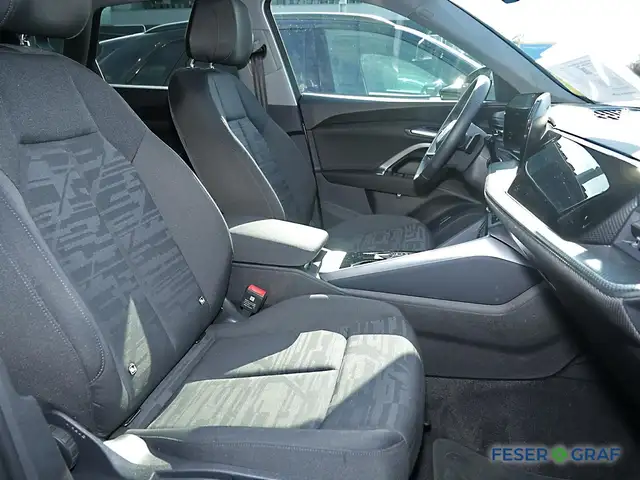 Audi Q5 view 4