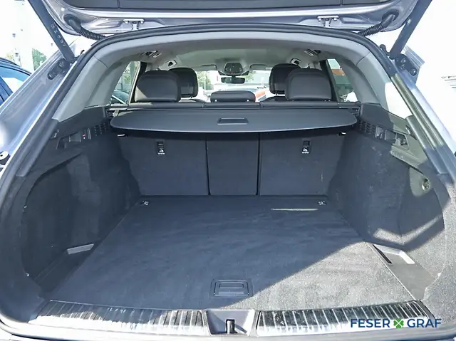 Audi Q5 view 8