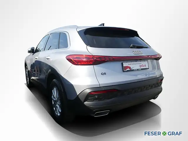 Audi Q5 view 2