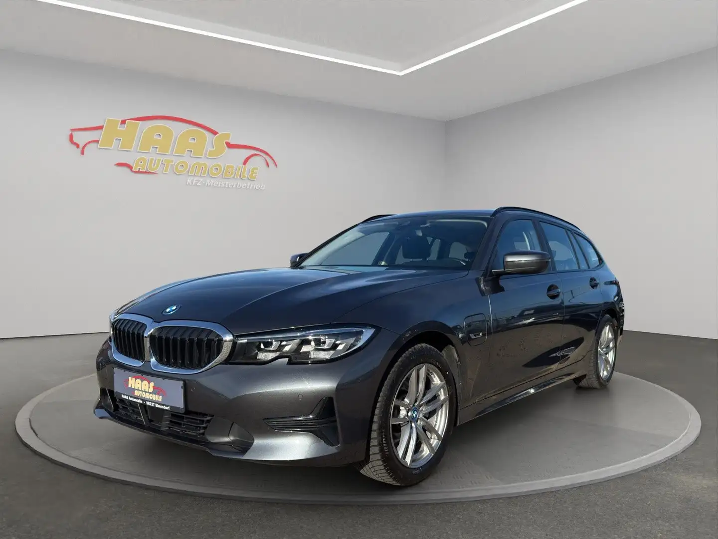 BMW 320 3 Touring 320 e xDrive Advantage*Plug-In Hybrid* Grau - 1