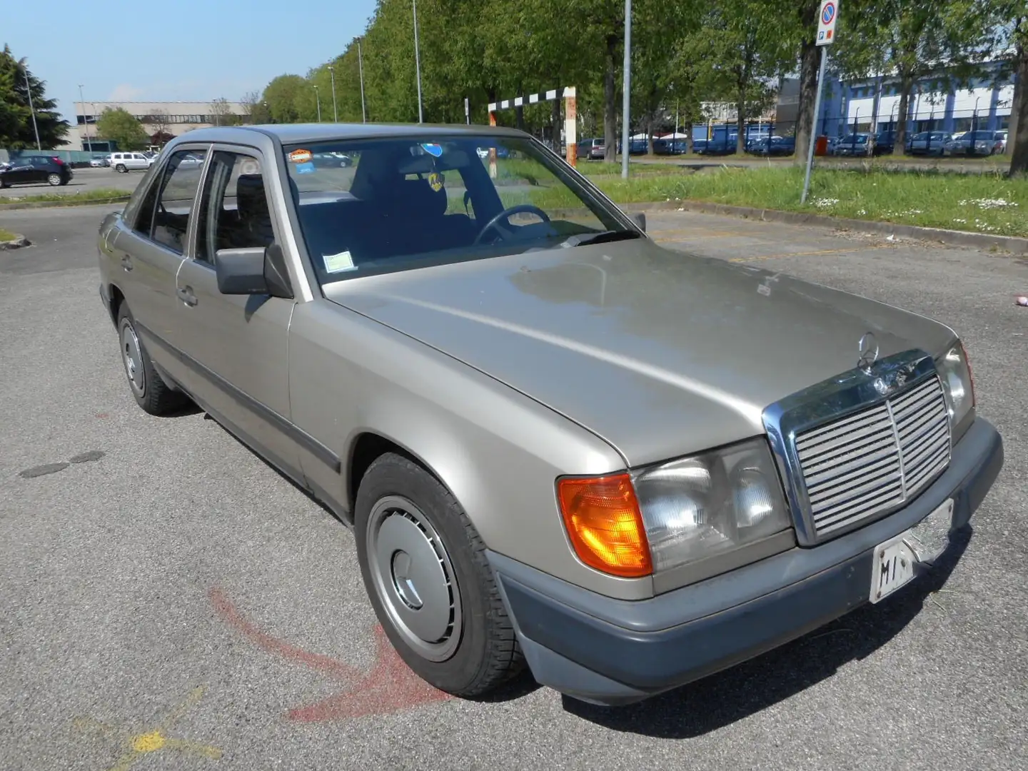 Mercedes-Benz 260 e Bronz - 1