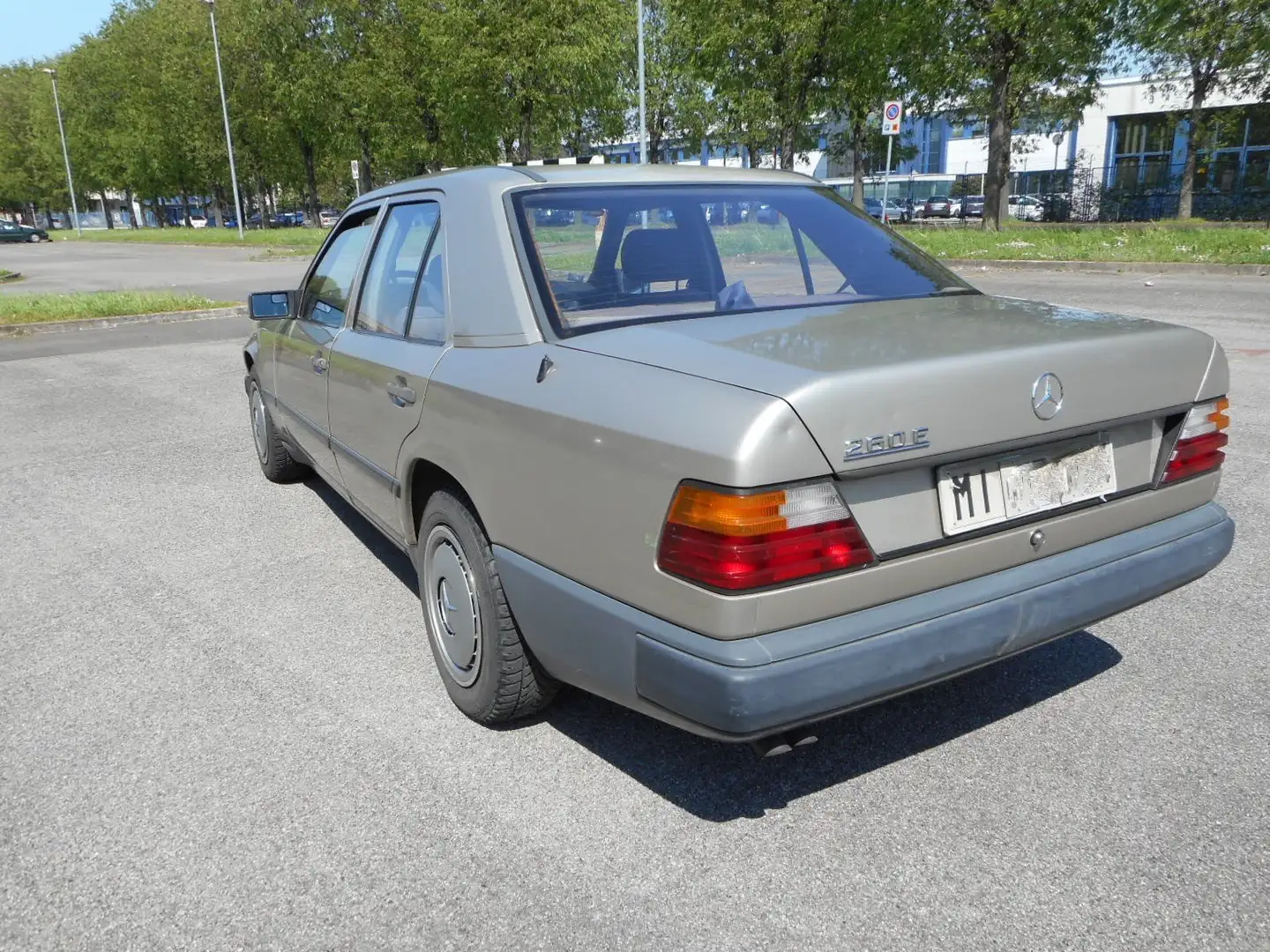 Mercedes-Benz 260 e Bronz - 2