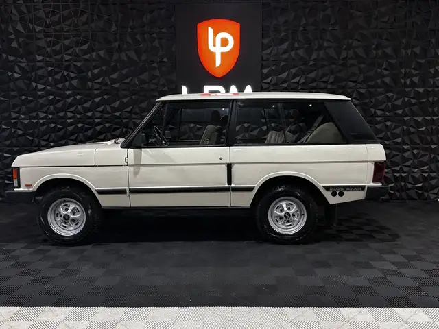 Land Rover Range Rover view 3