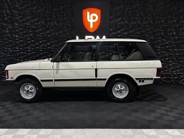 Land Rover Range Rover view 3