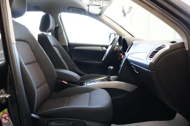 Audi Q5 view 11