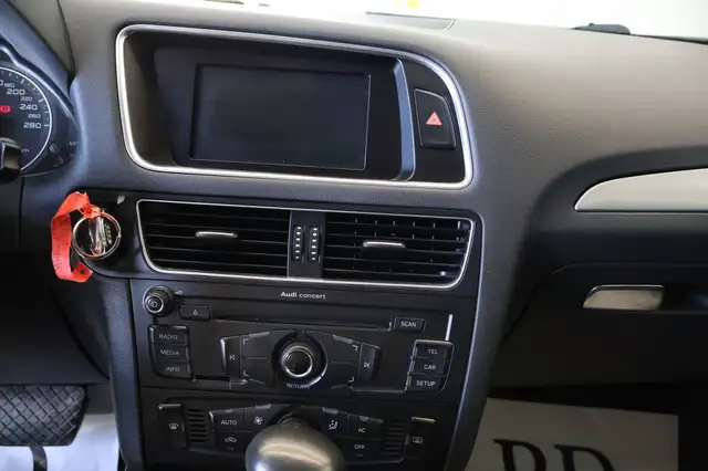 Audi Q5 view 14