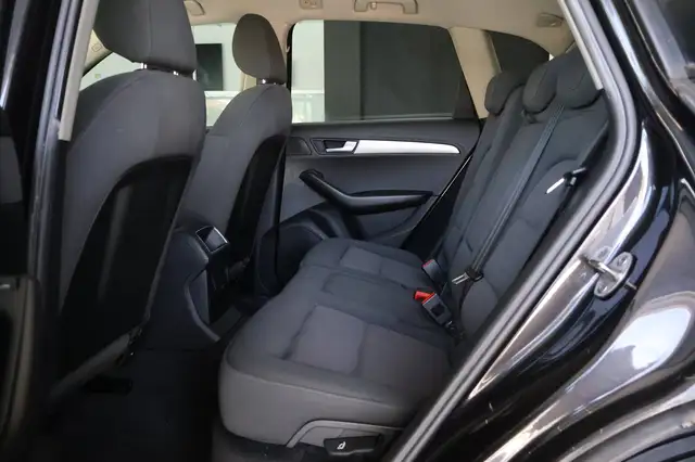Audi Q5 view 10