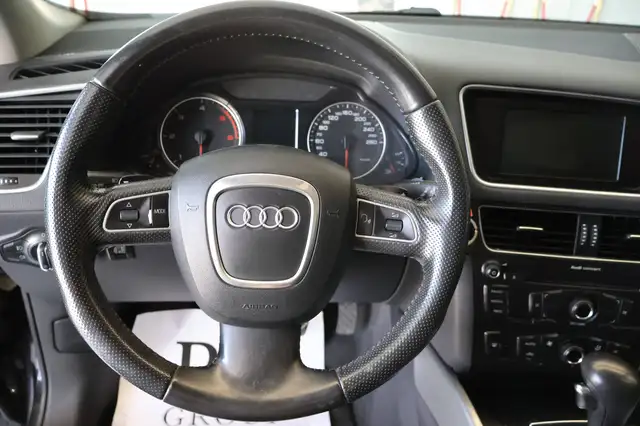 Audi Q5 view 13